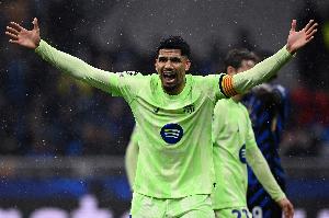 开云娱乐平台-阿斯报：阿劳霍在巴萨的处境一百八十度大转弯，锁定首发概率大增