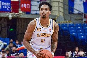 开云体育平台-独一档的存在！巴里-布朗27中16轰下44分5板7助3断1帽