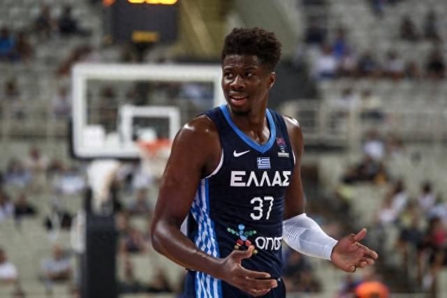 开云娱乐平台-弟弟还是得练！字母弟替补13分钟一分未得拿2板2助 但5犯被罚下