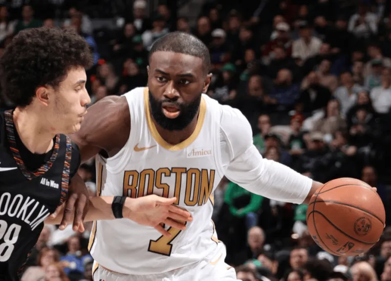 开云综合服务-27分10板12助！杰伦-布朗刷新个人常规赛生涯单场助攻纪录